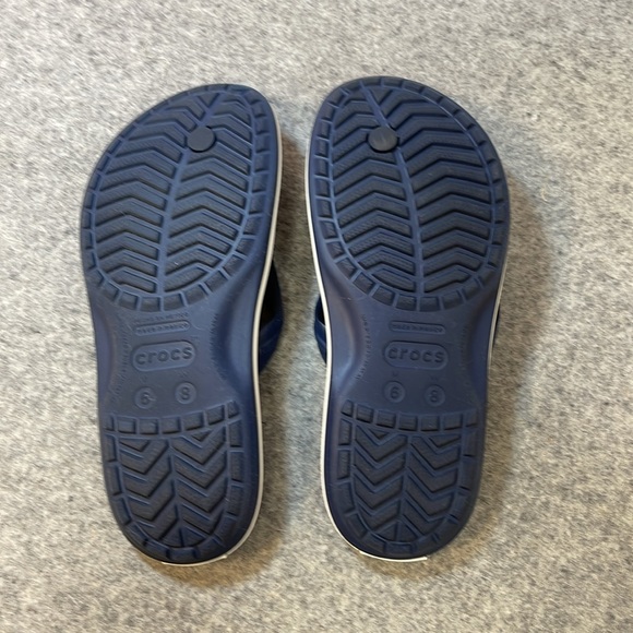 CROCS. NAVY BLUE Sandals. Women’s size 8, Men’s size 6. - Picture 8 of 10